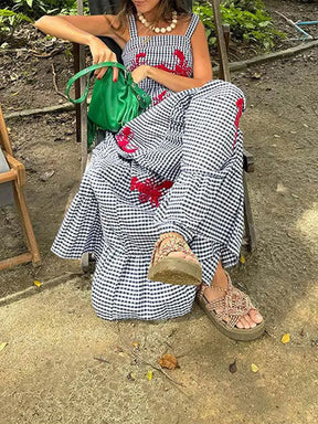 Rafaela, a Rainha do Verão: Brilhe com o Vestido Maxi Bordado Vintage!