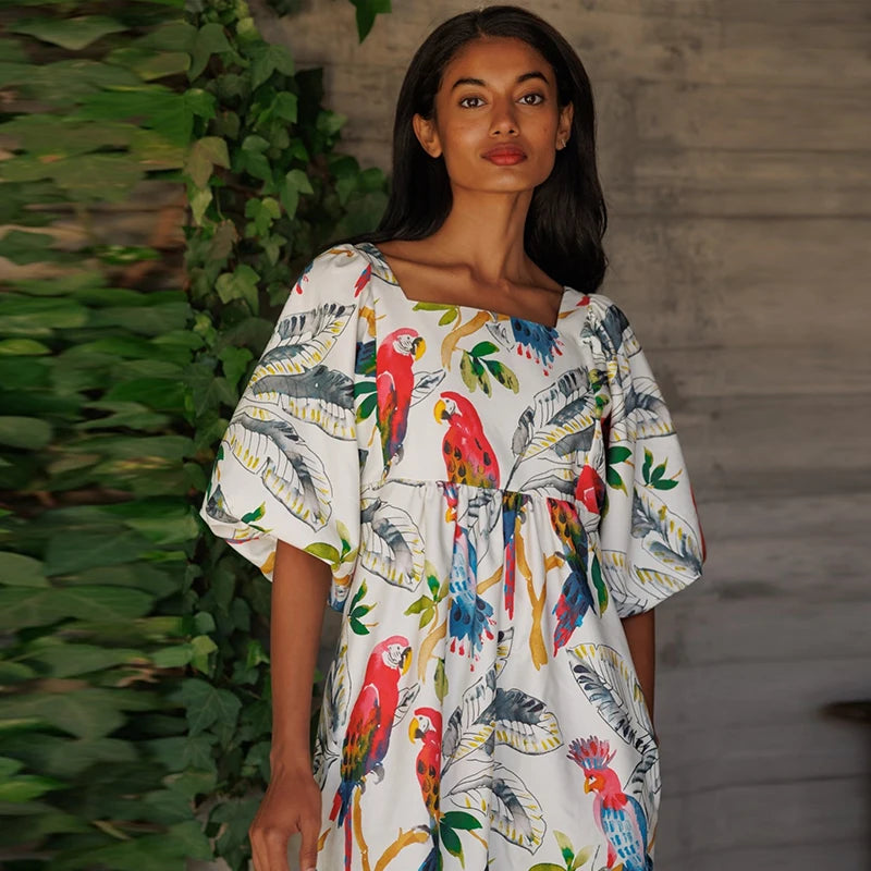 Vestido Carol: A Natureza em Cada Detalhe 🌿🦜